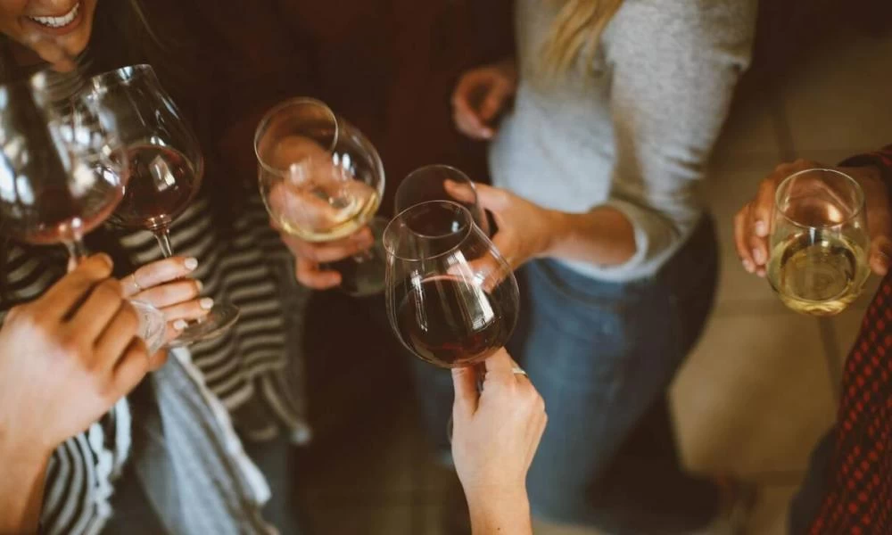 Πιάστηκε στα πράσα «κορονο-πάρτι» στην Κυψέλη